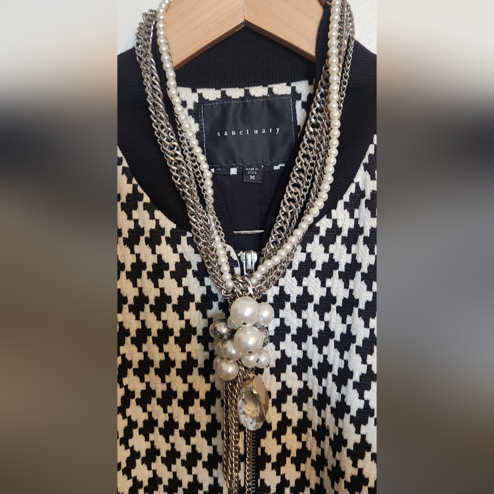 Stylish Black and White Houndstooth Women's Coat With Coordinating Necklacd - Picture 3 of 5